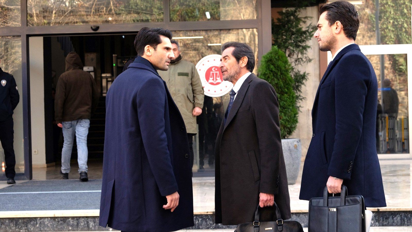 Ilgaz si dimette per salvare Ceylin, la vendetta di Yekta, Segreti di famiglia - capitolo 15